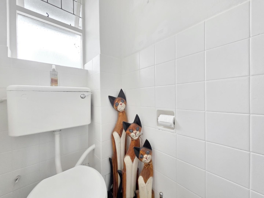 1 Bedroom Property for Sale in Sea Point Western Cape